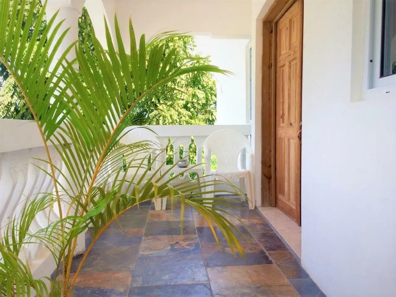 Annie'S White House On The Hill Apartment Negril