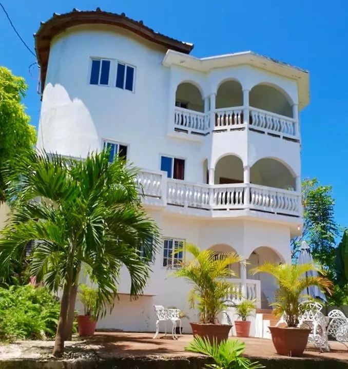 Annie'S White House On The Hill Apartment Negril